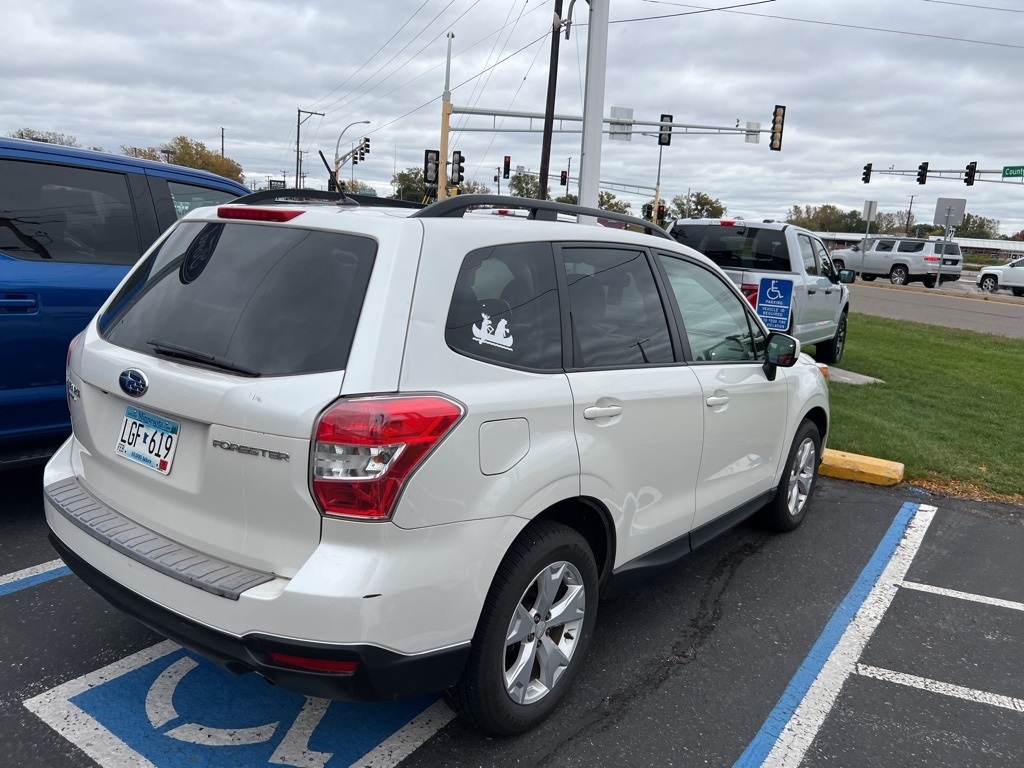 Used 2015 Subaru Forester i Premium with VIN JF2SJADC5FH569552 for sale in White Bear Lake, Minnesota