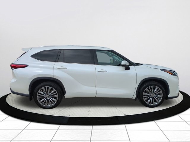 2021 Toyota Highlander Platinum photo 2