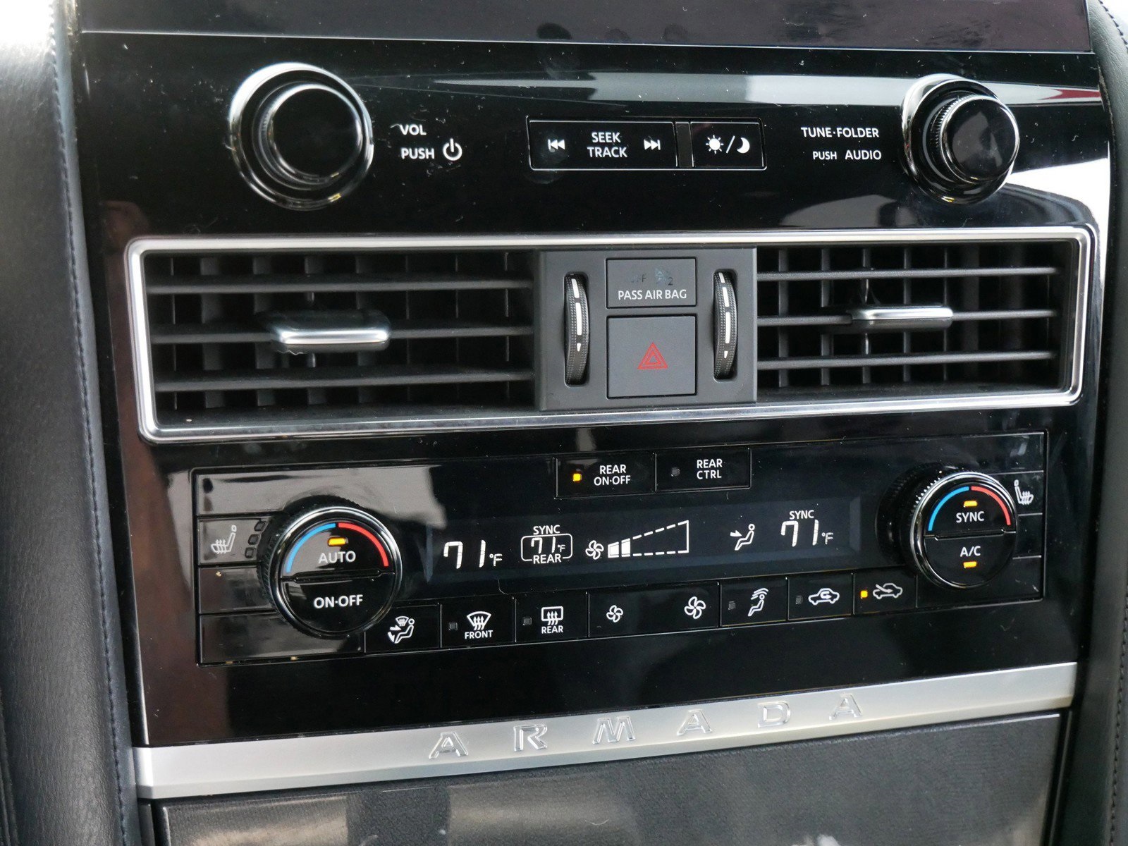 2024 Nissan Armada SL photo 18