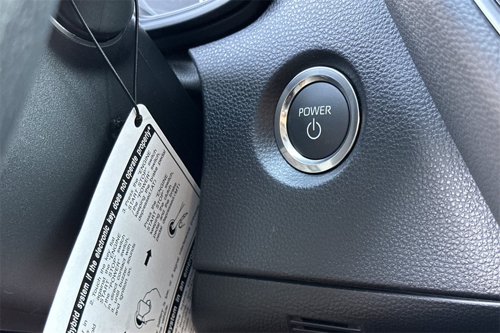 2025 Toyota Corolla Hybrid LE photo 18