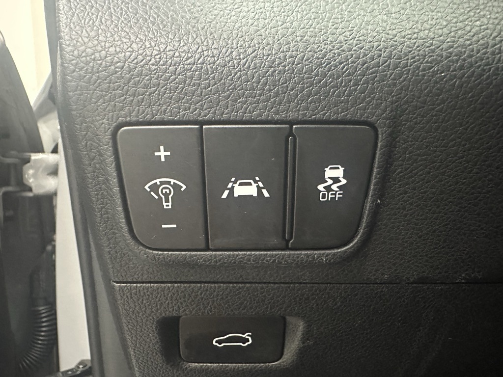 2024 Kia K5 GT-Line photo 27