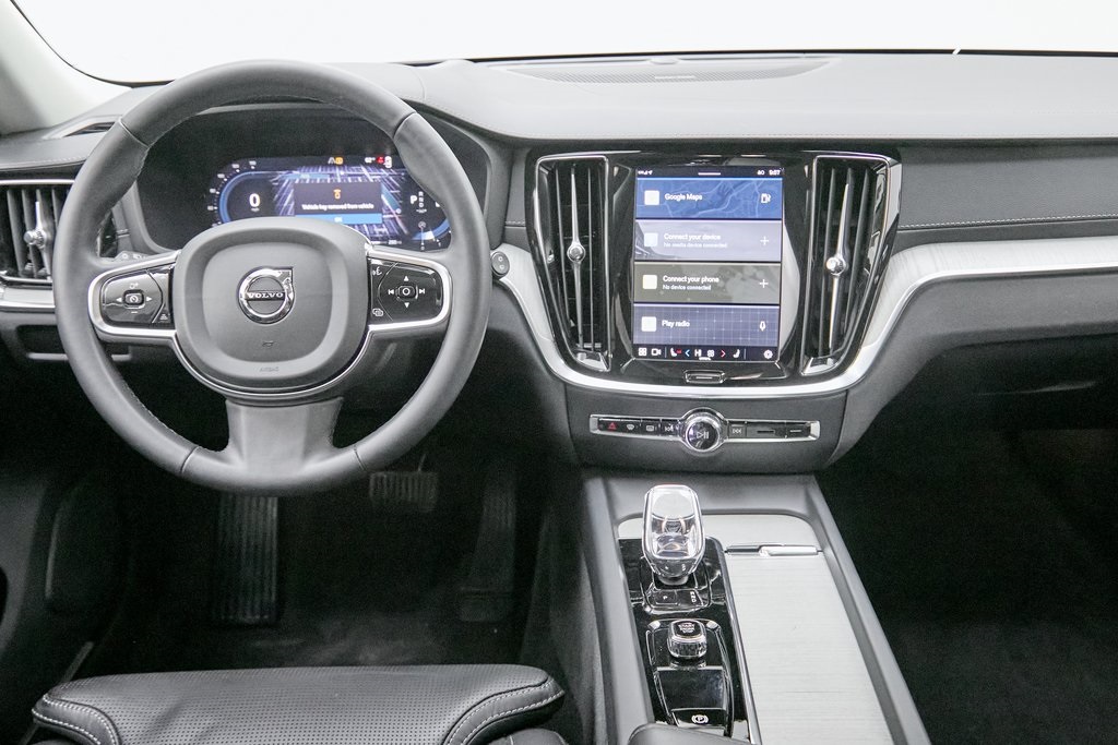 2024 VOLVO V60CC - Image 25