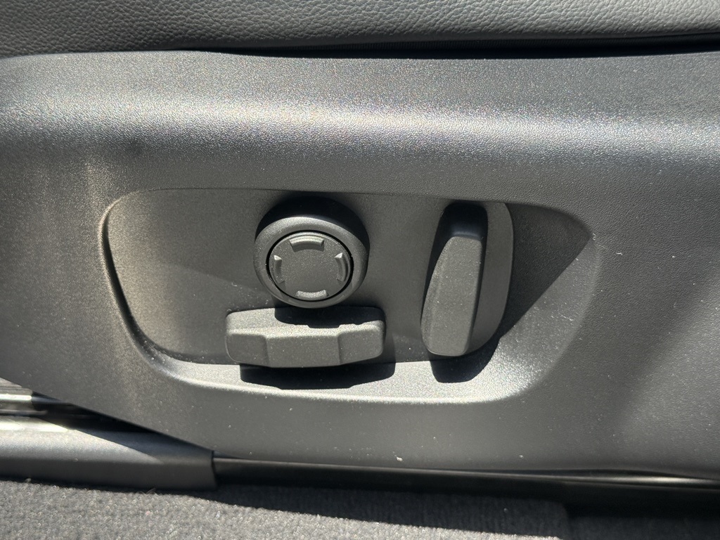 Used 2025 Black Land Rover S image 12