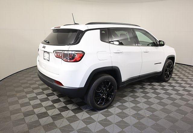 2025 Jeep Compass Latitude photo 4