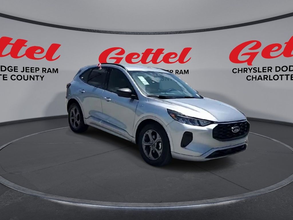 2023 Ford Escape photo 2