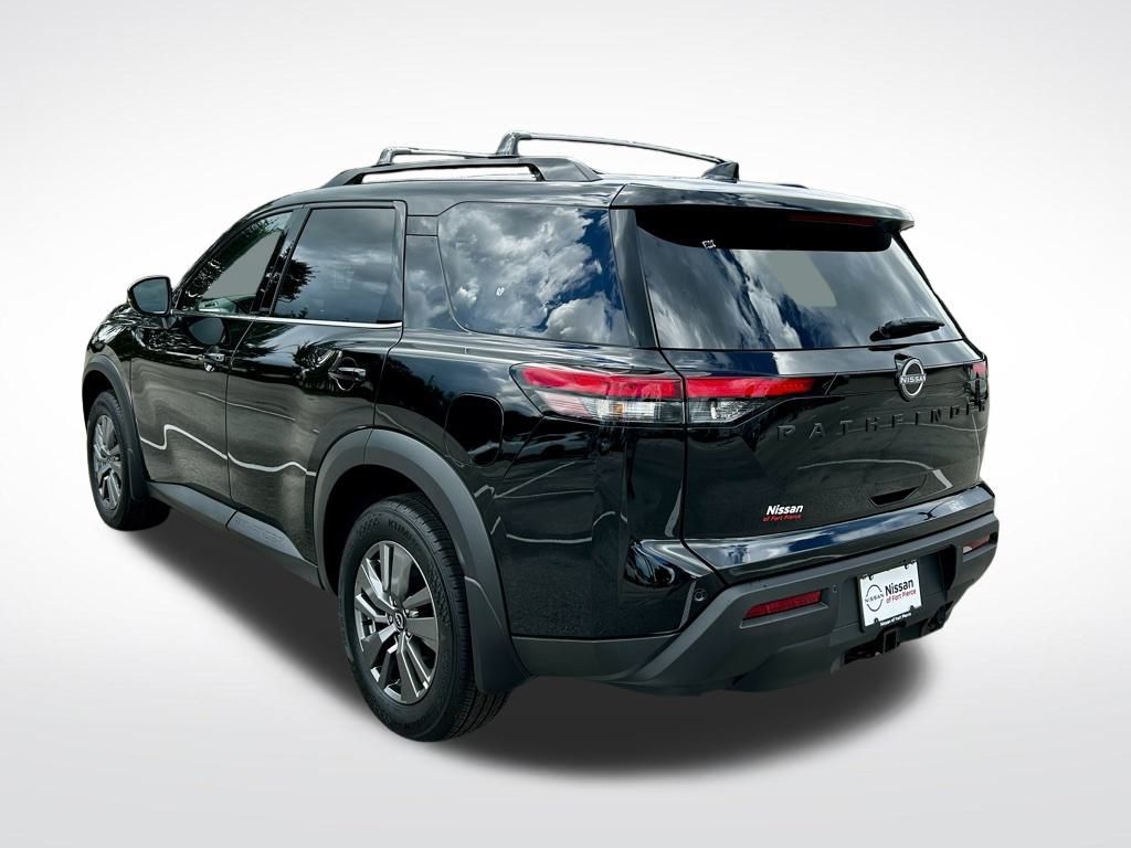 2025 Nissan Pathfinder SV photo 3