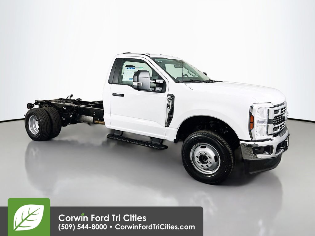 2025 Ford F-350 Super Duty Chassis Cab XL's photo