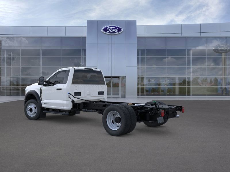 2025 Ford F-550 photo 4