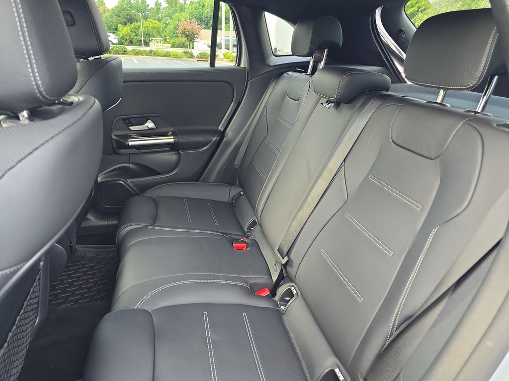 2022 Mercedes Benz GLA 250 photo 14