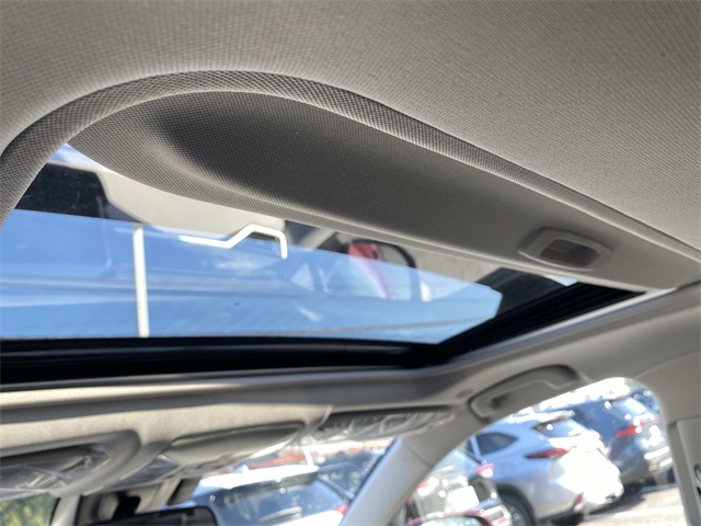 2025 Toyota RAV4 XLE photo 4
