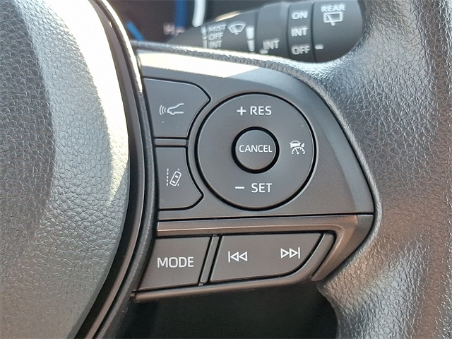 2025 Toyota RAV4 Hybrid XLE photo 15
