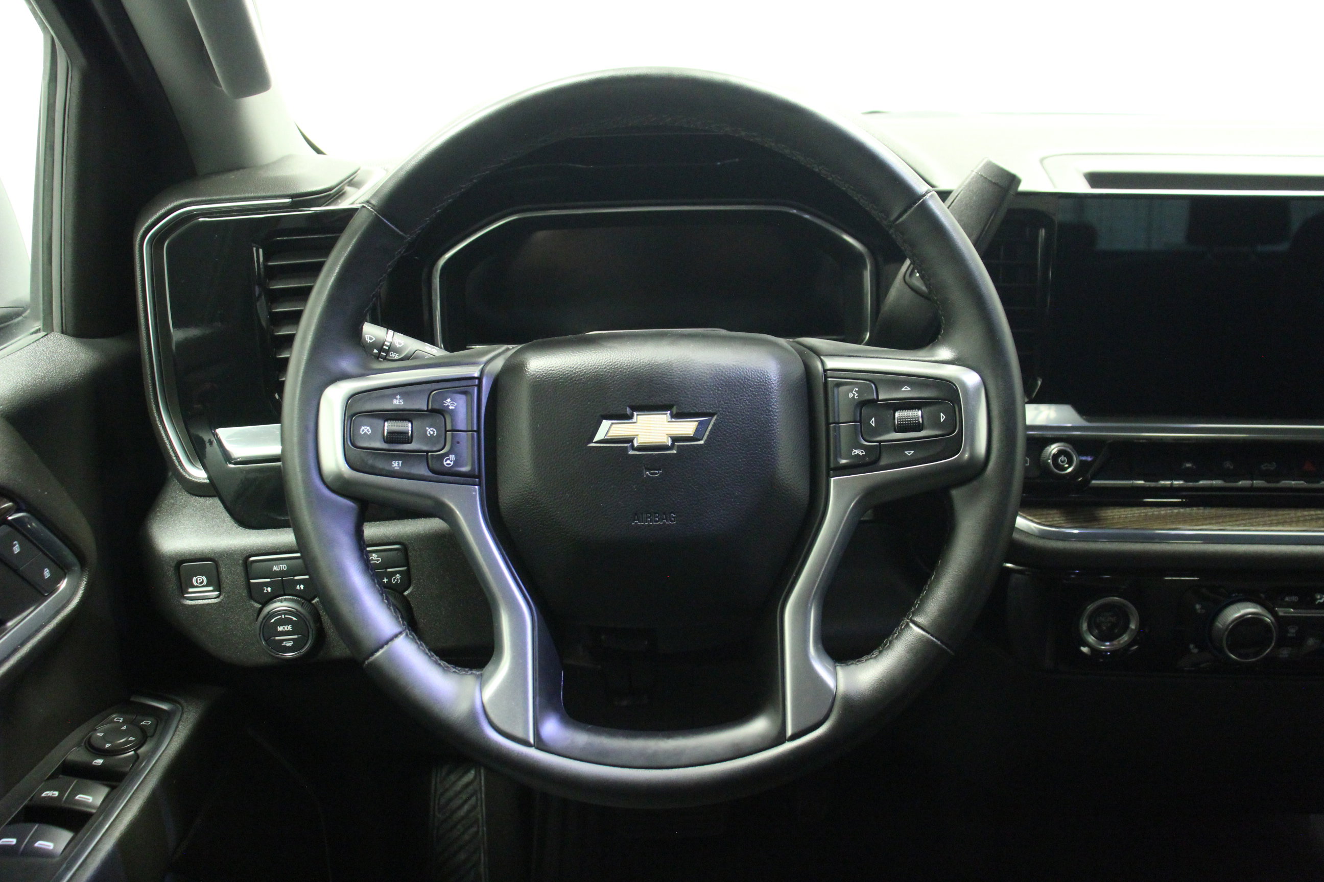 2024 Chevrolet Silverado 1500 LT photo 16
