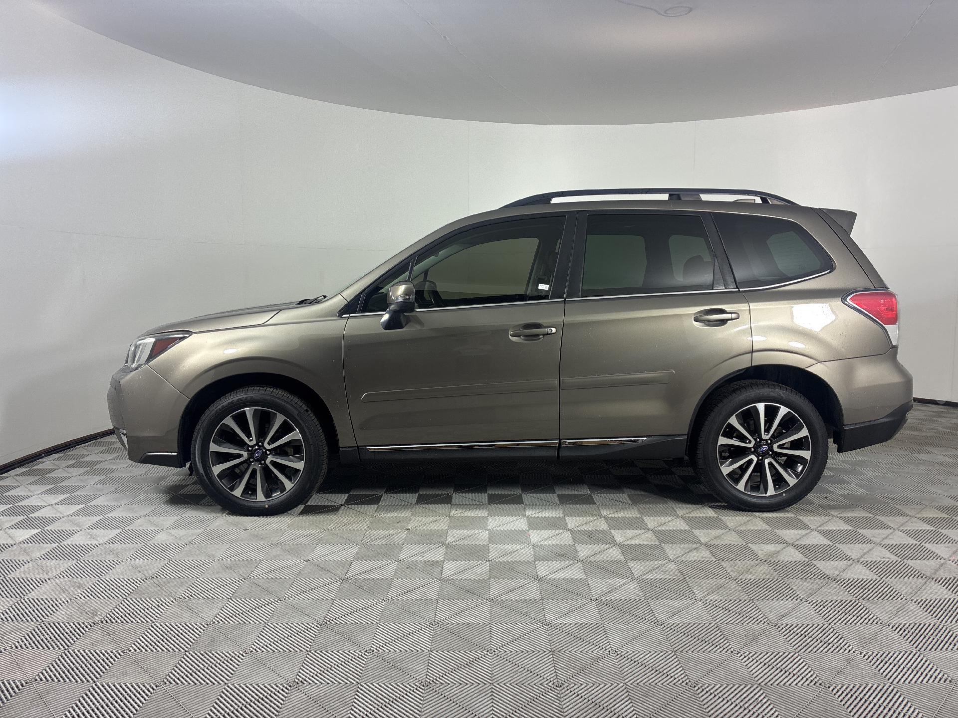 2017 Subaru Forester Touring photo 2