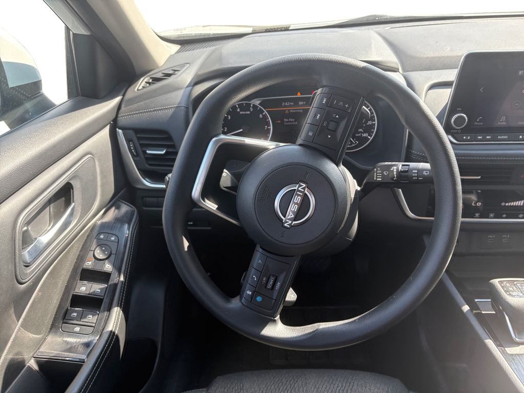 2024 Nissan Rogue SV photo 12