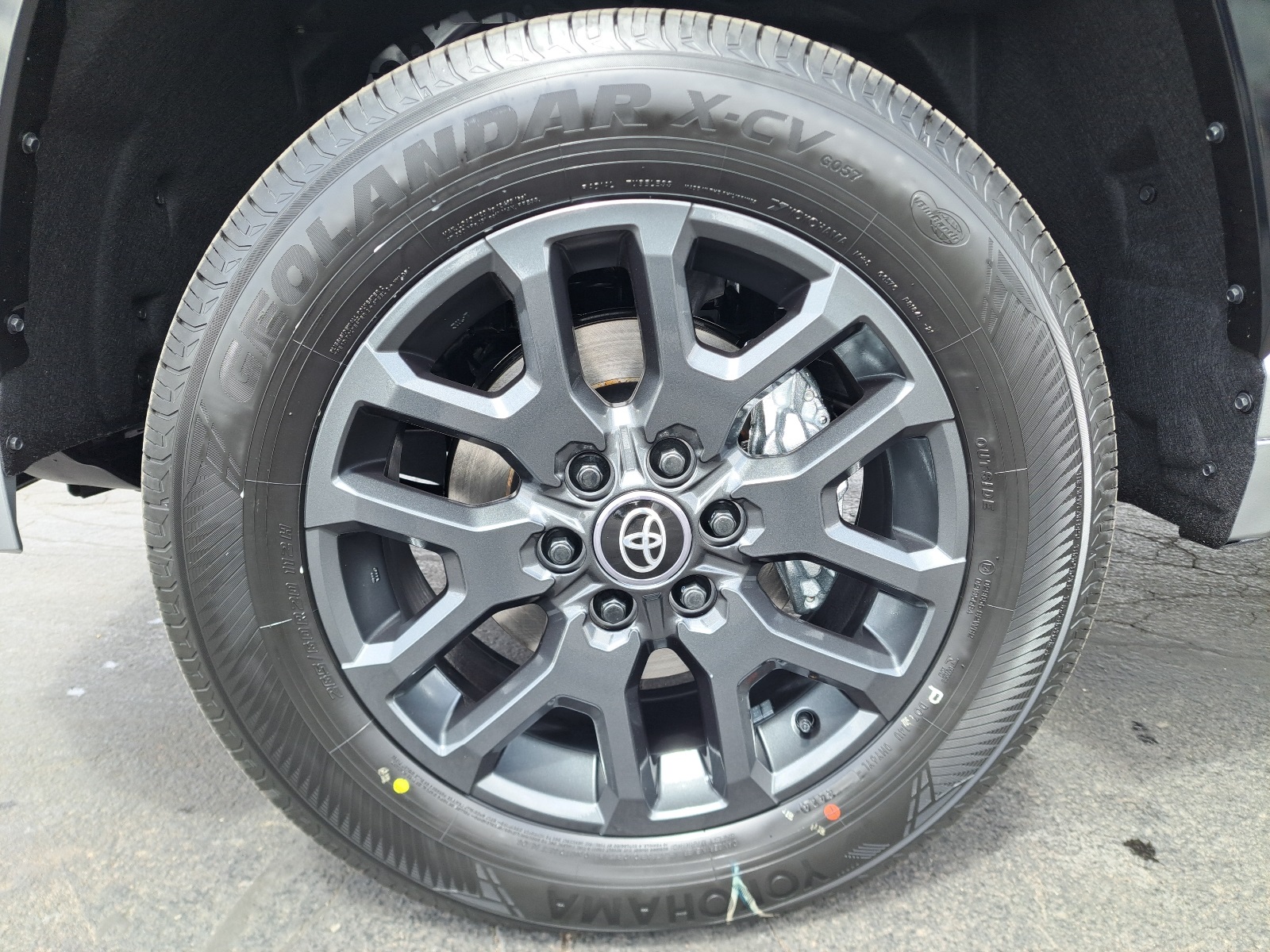 2025 Toyota Tundra Platinum CrewMax photo 13