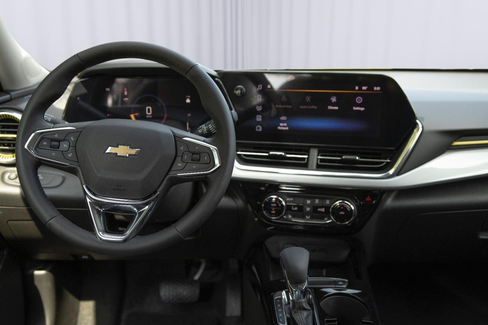 2025 Chevrolet Trax LT photo 12