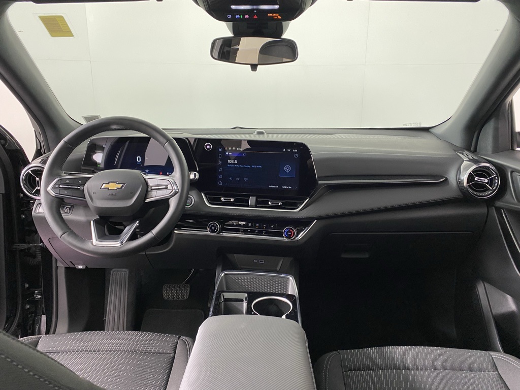 2025 Chevrolet Equinox LT photo 3