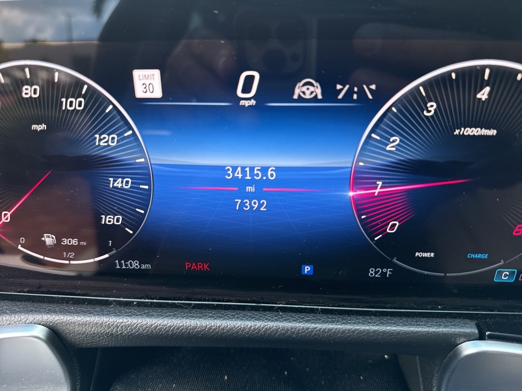 2024 Mercedes Benz GLB 250 4MATIC photo 3