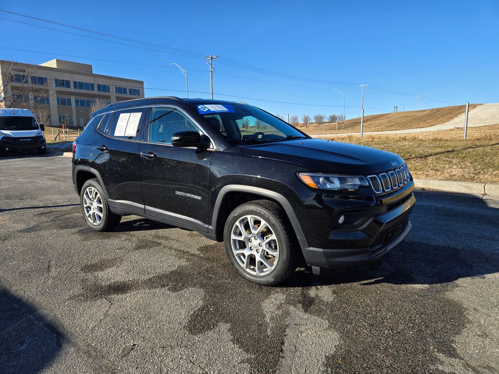 2022 Jeep Compass Latitude Lux's photo