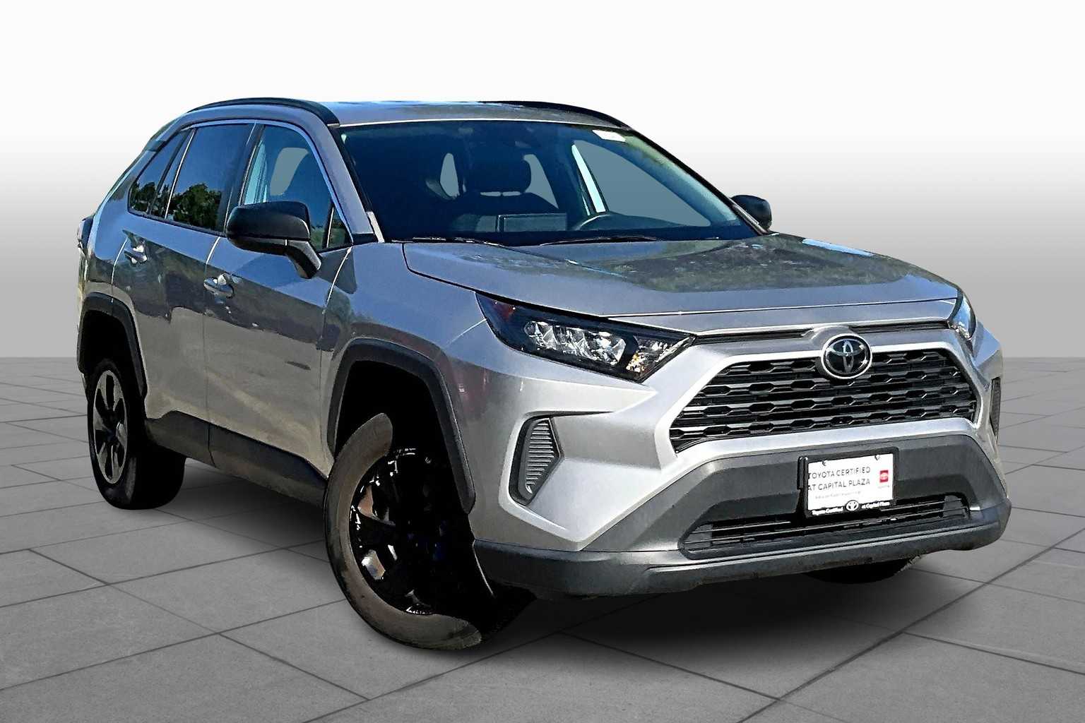 2021 Toyota RAV4 LE photo 2