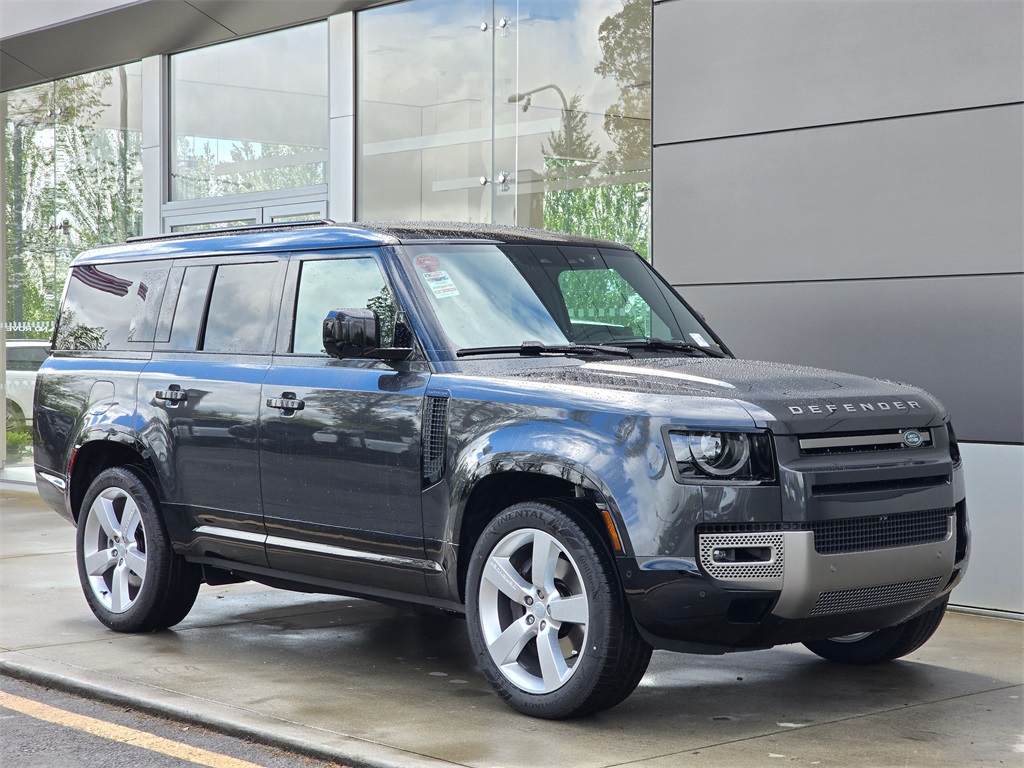2025 Land Rover Defender 130 X-Dynamic SE photo 8