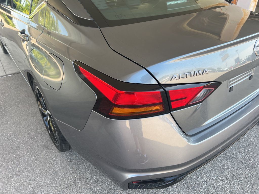 2023 Nissan Altima SR photo 30