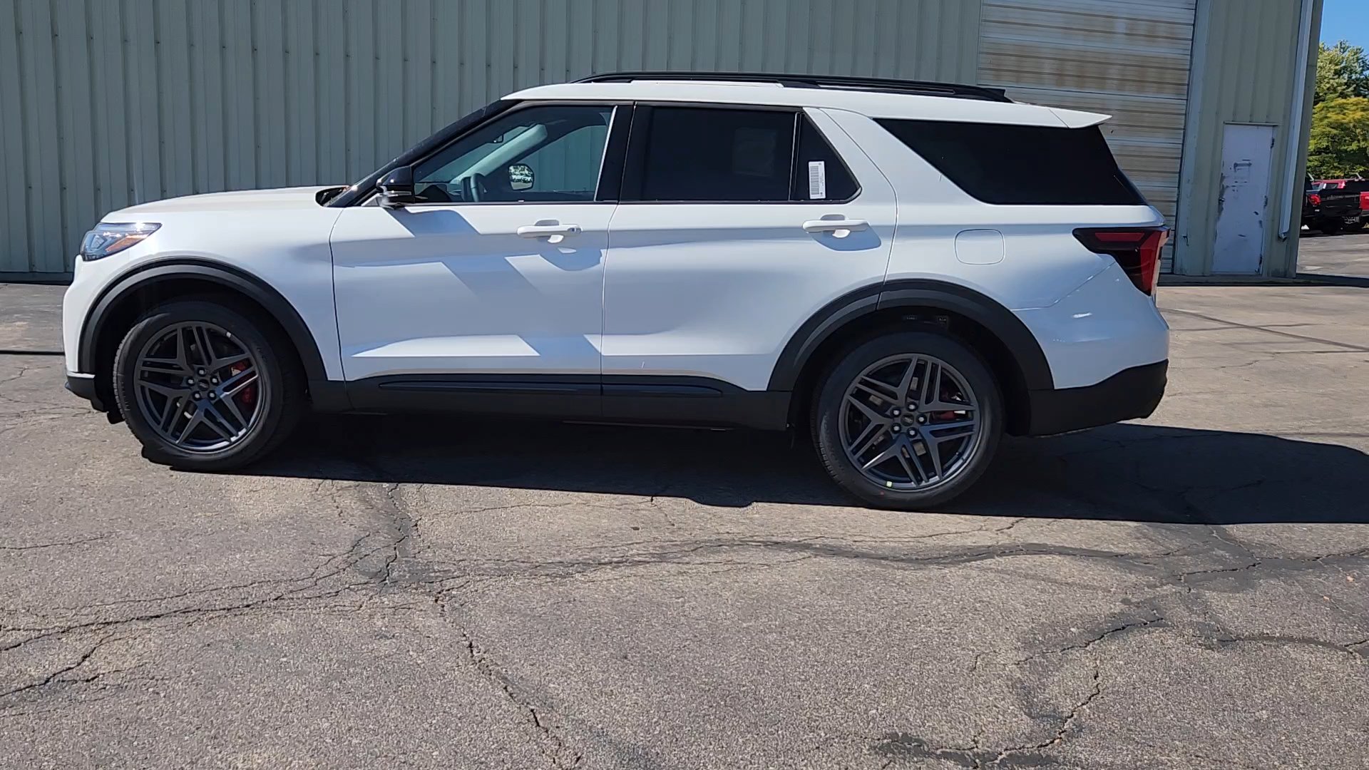 2025 Ford Explorer ST photo 3
