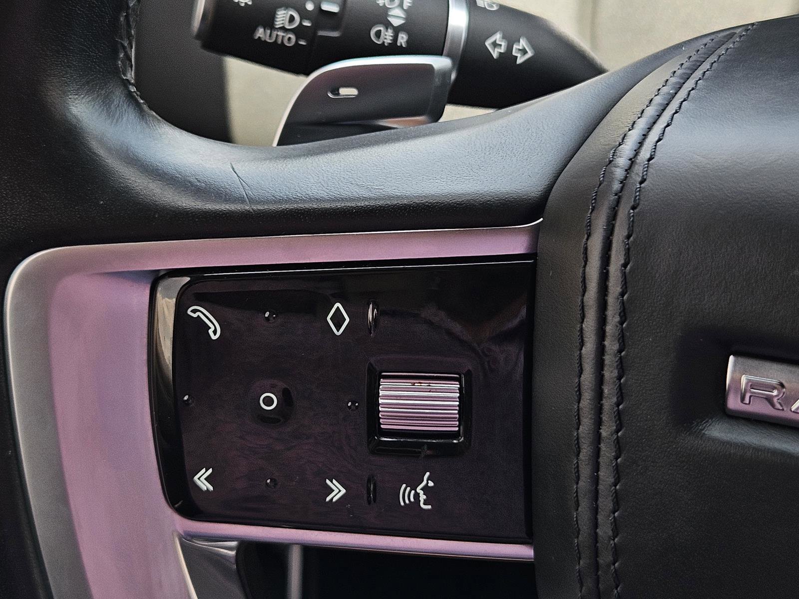 2023 Land Rover Range Rover SE photo 13