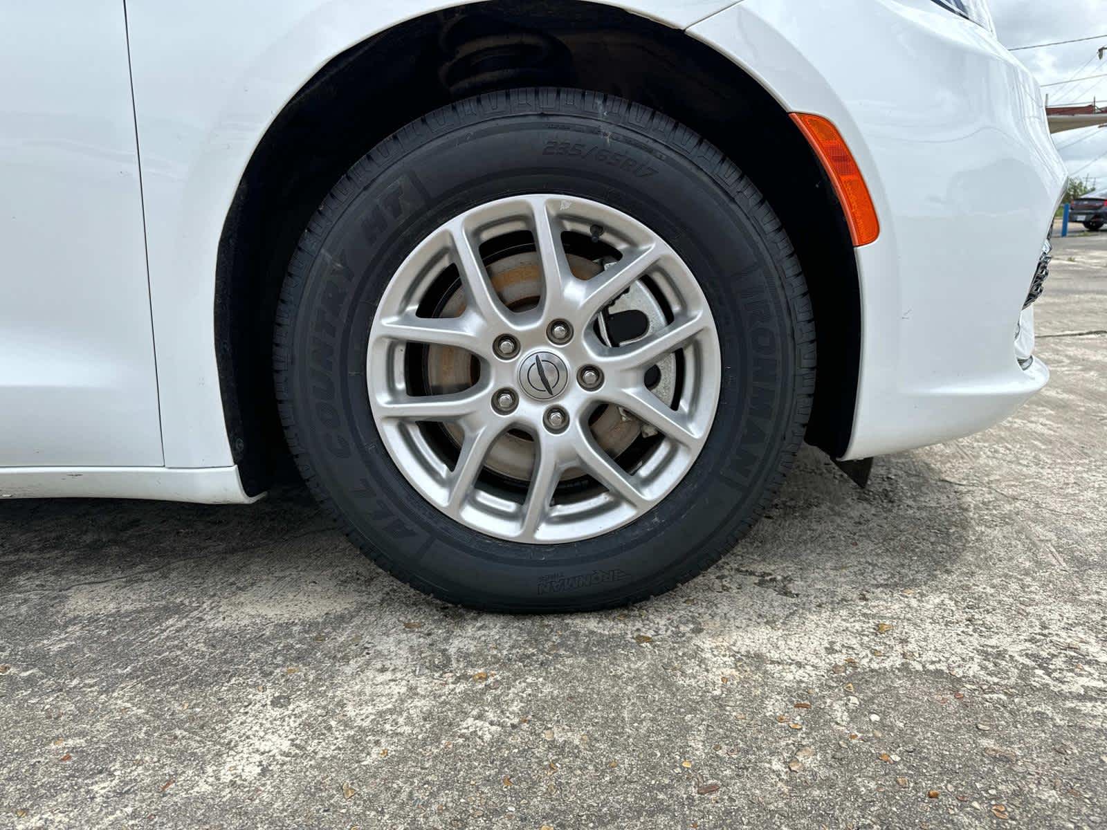 2022 Chrysler Pacifica Touring L photo 7