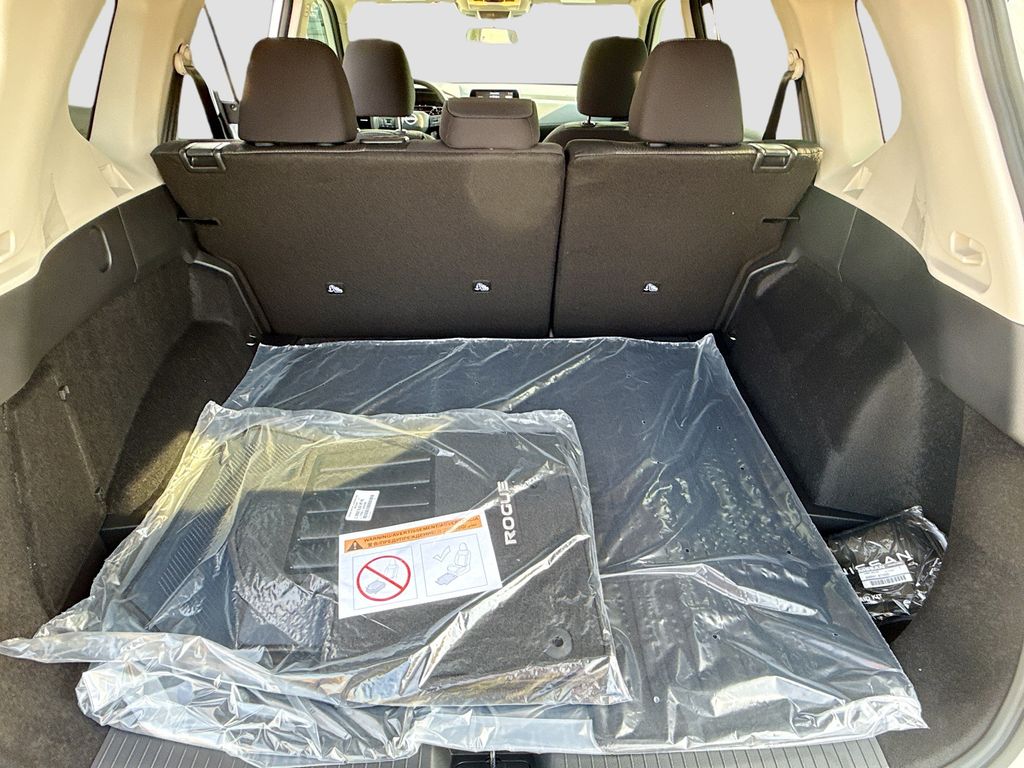 2026 Nissan Rogue SV photo 17