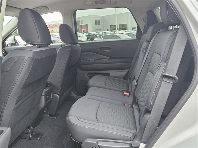 2025 Nissan Pathfinder SV photo 5