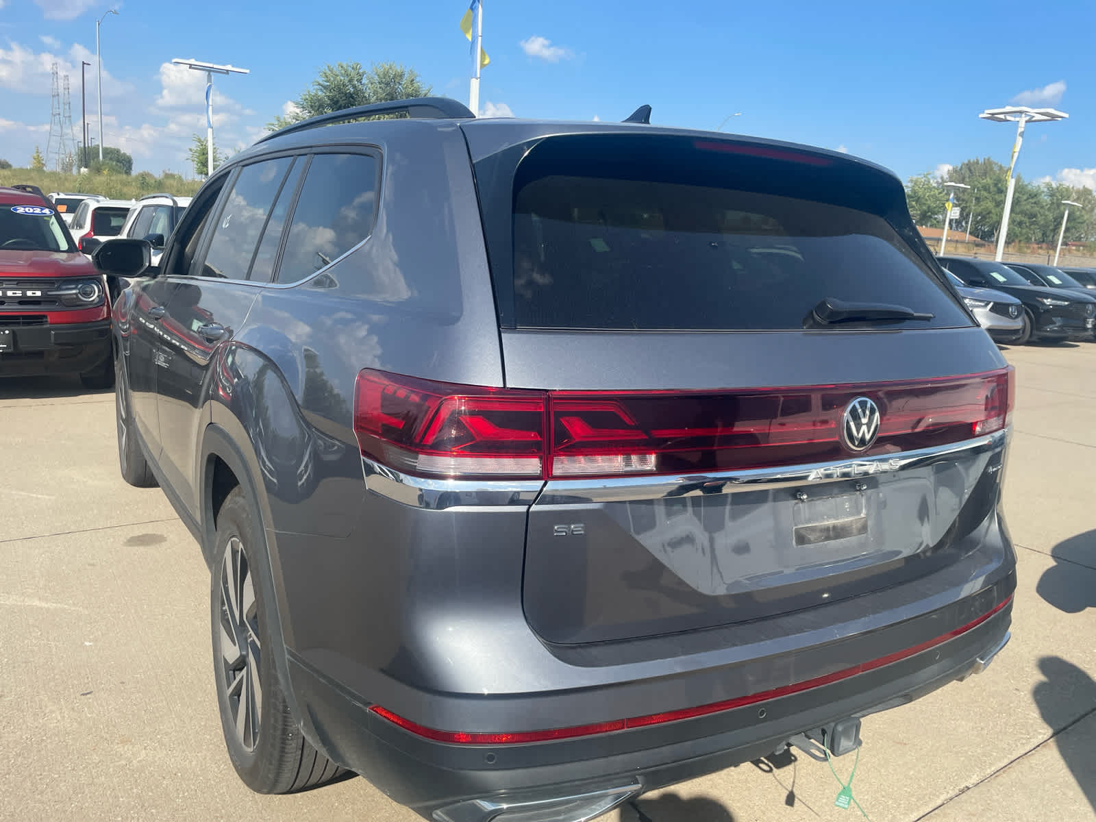 2025 Volkswagen Atlas SE Technology photo 4