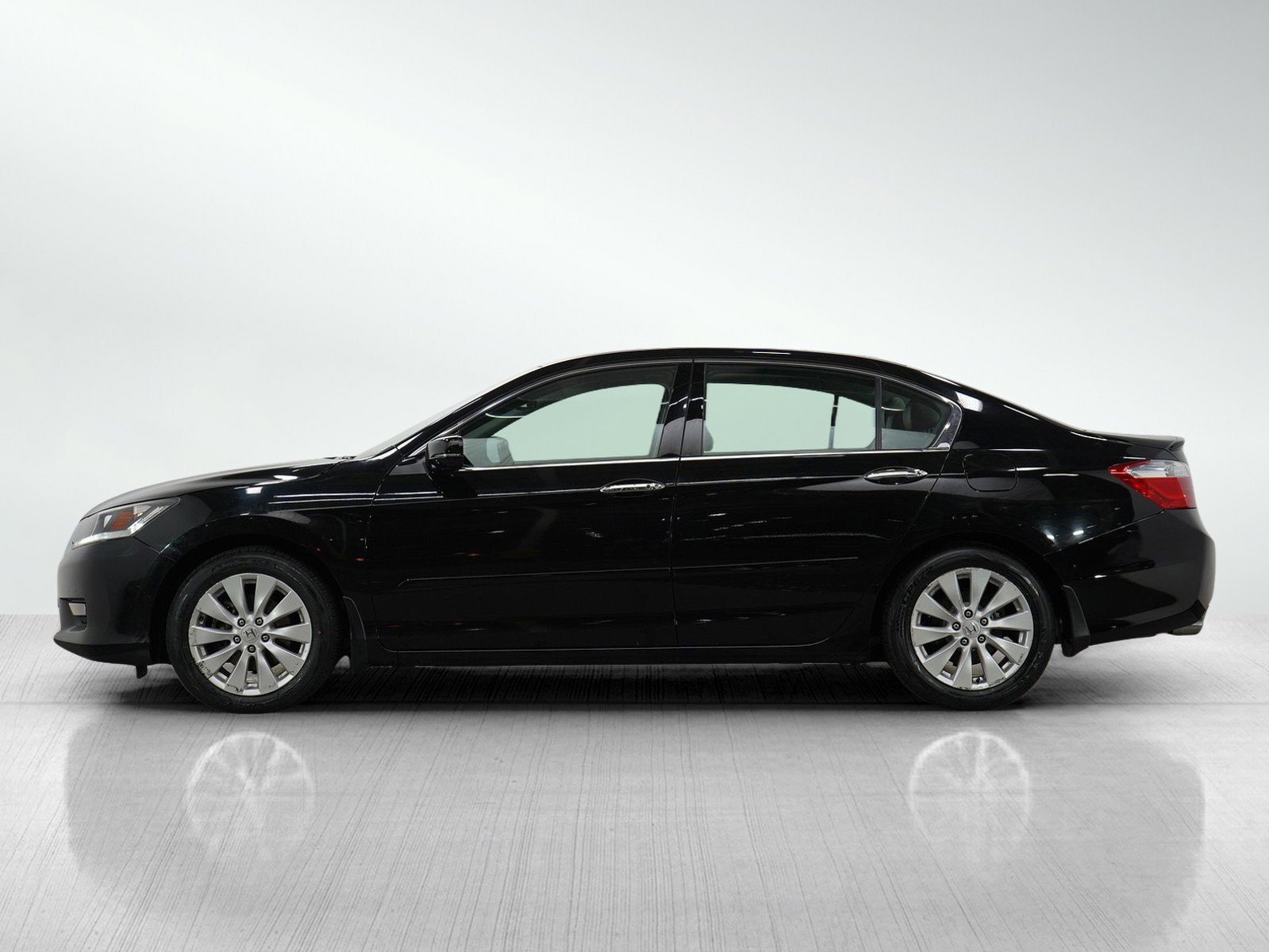 Used 2014 Honda Accord EX-L V-6 with VIN 1HGCR3F86EA015607 for sale in Burnsville, Minnesota