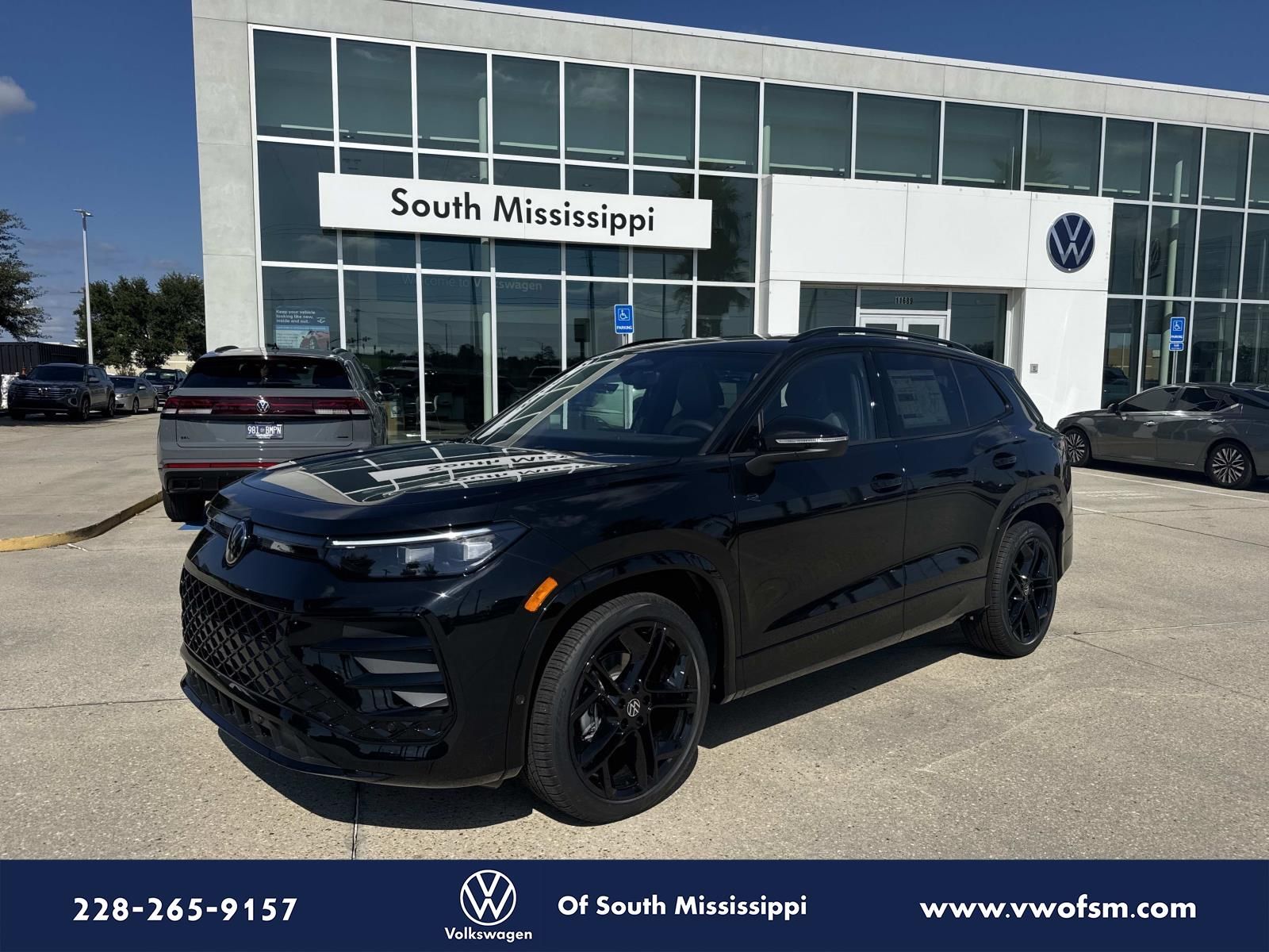 2026 Volkswagen Tiguan SE R-LINE BLACK's photo