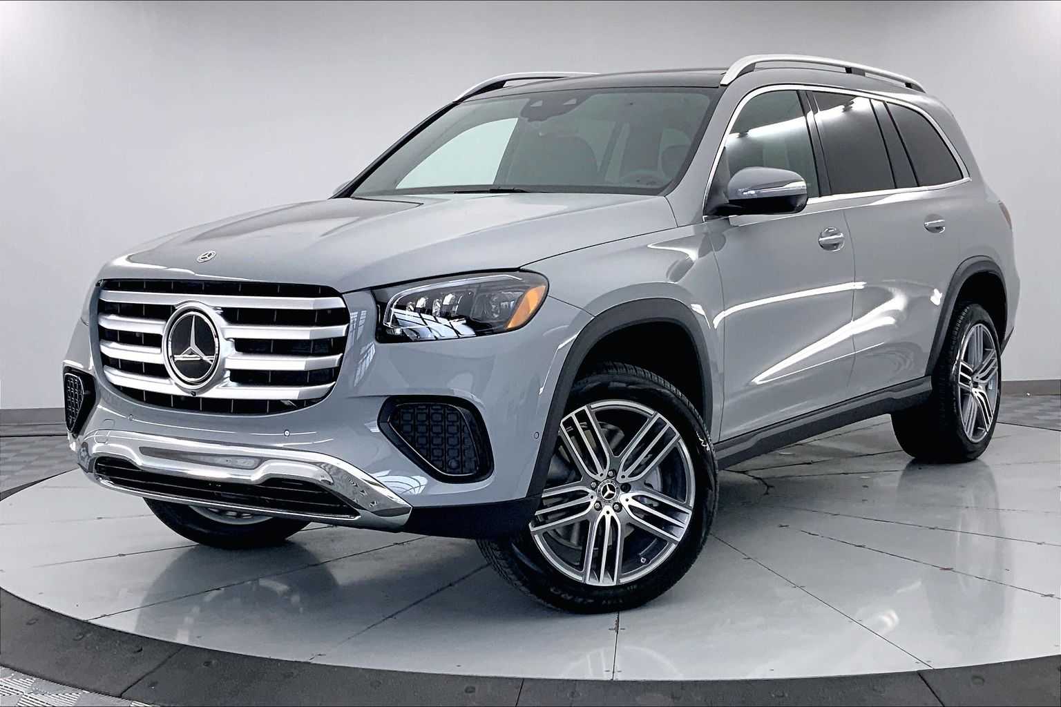 2025 Mercedes-Benz GLS Base's photo