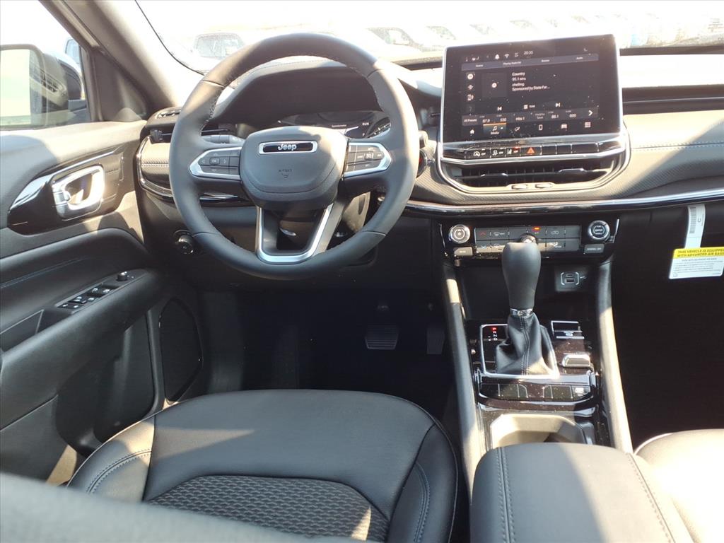 2026 Jeep Compass Latitude Altitude photo 2