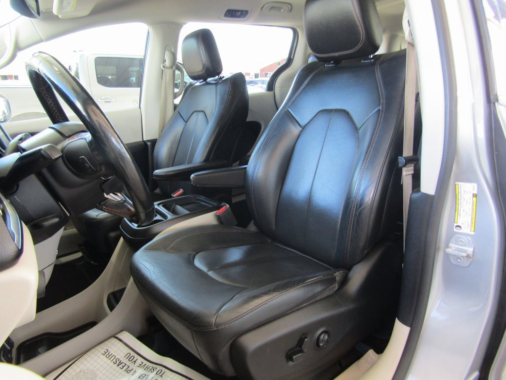 2019 Chrysler Pacifica Touring L photo 17