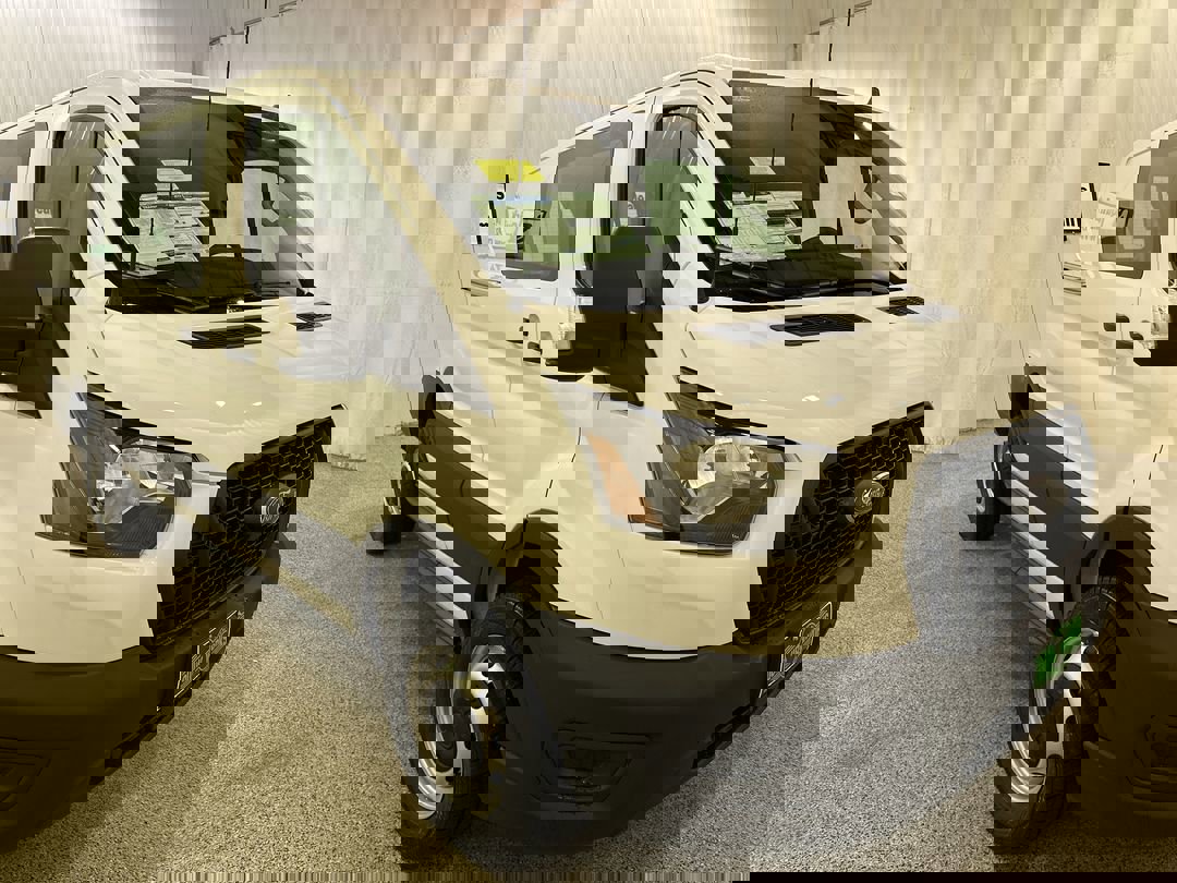 New 2025 OXFORD WHITE Ford BASE image 1