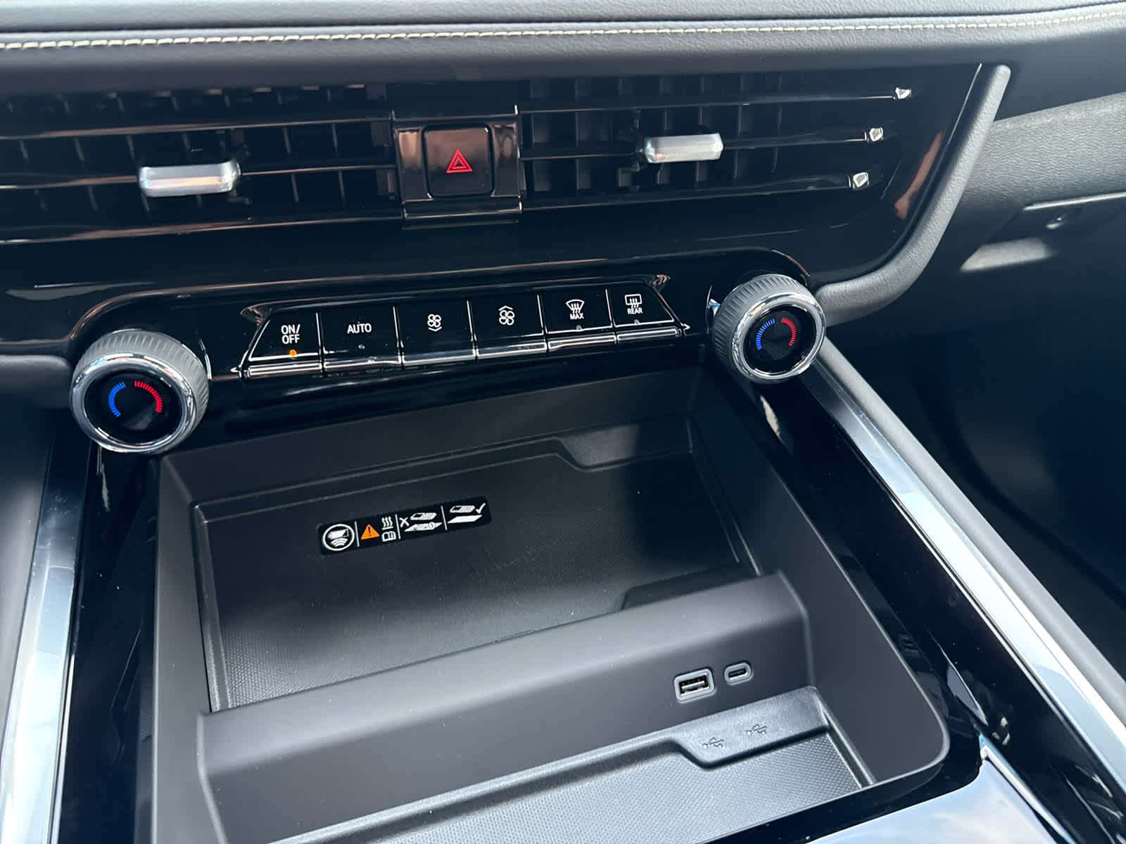 2025 Chevrolet Tahoe Premier photo 14