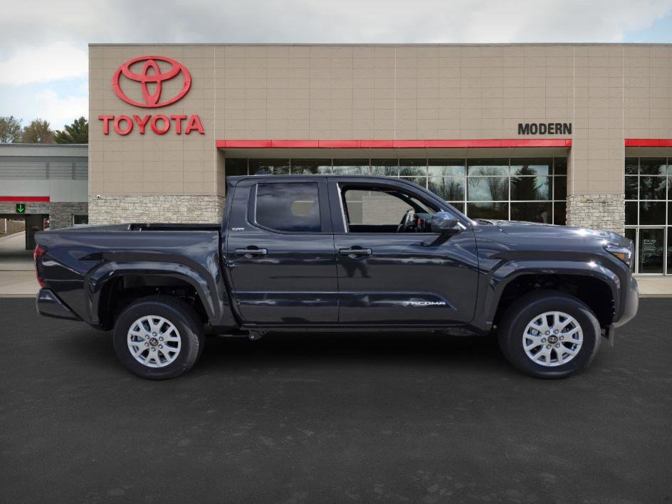 2025 Toyota Tacoma SR5 photo 4