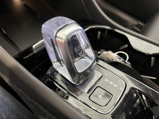 2025 Volvo XC40 Plus photo 26
