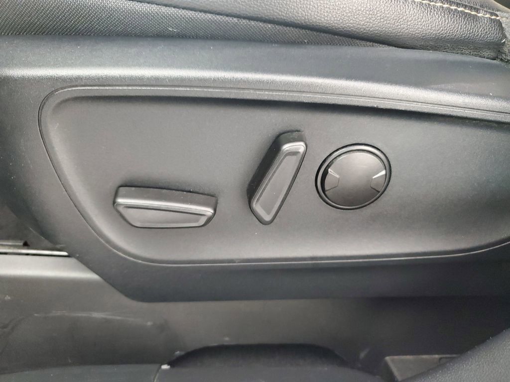 2022 Ford Escape Titanium Hybrid photo 28