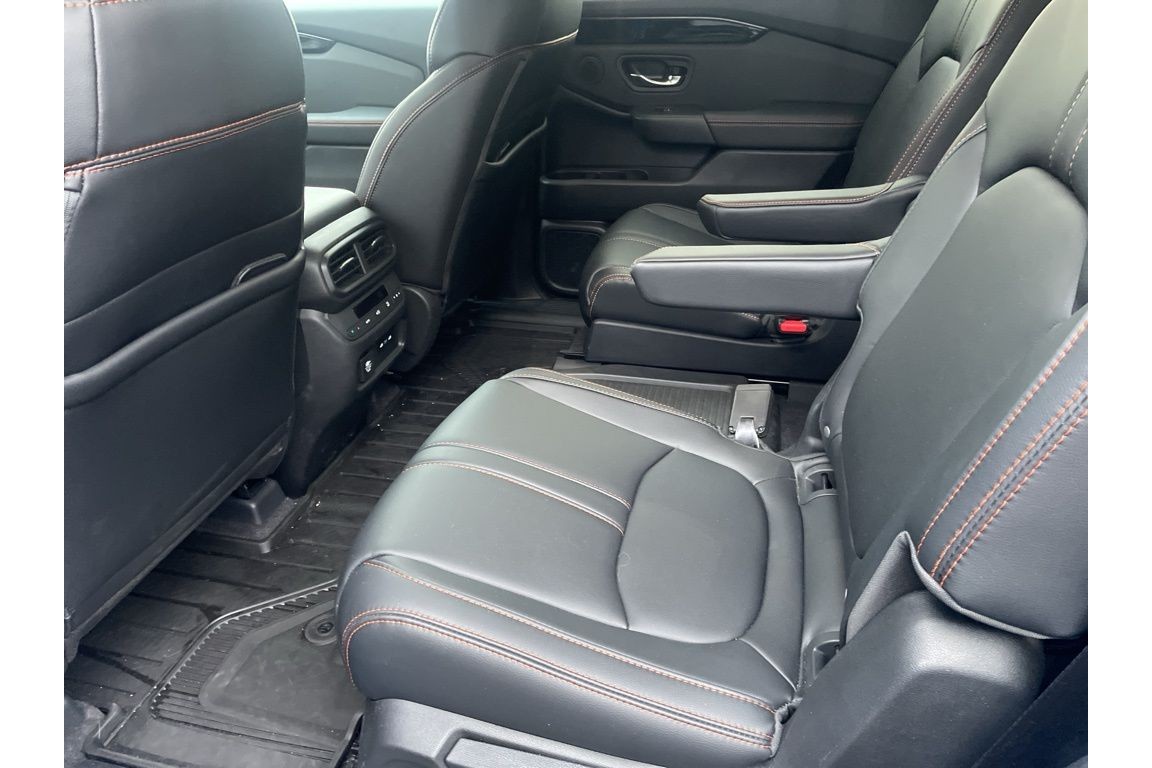 2024 Honda Pilot TrailSport photo 3