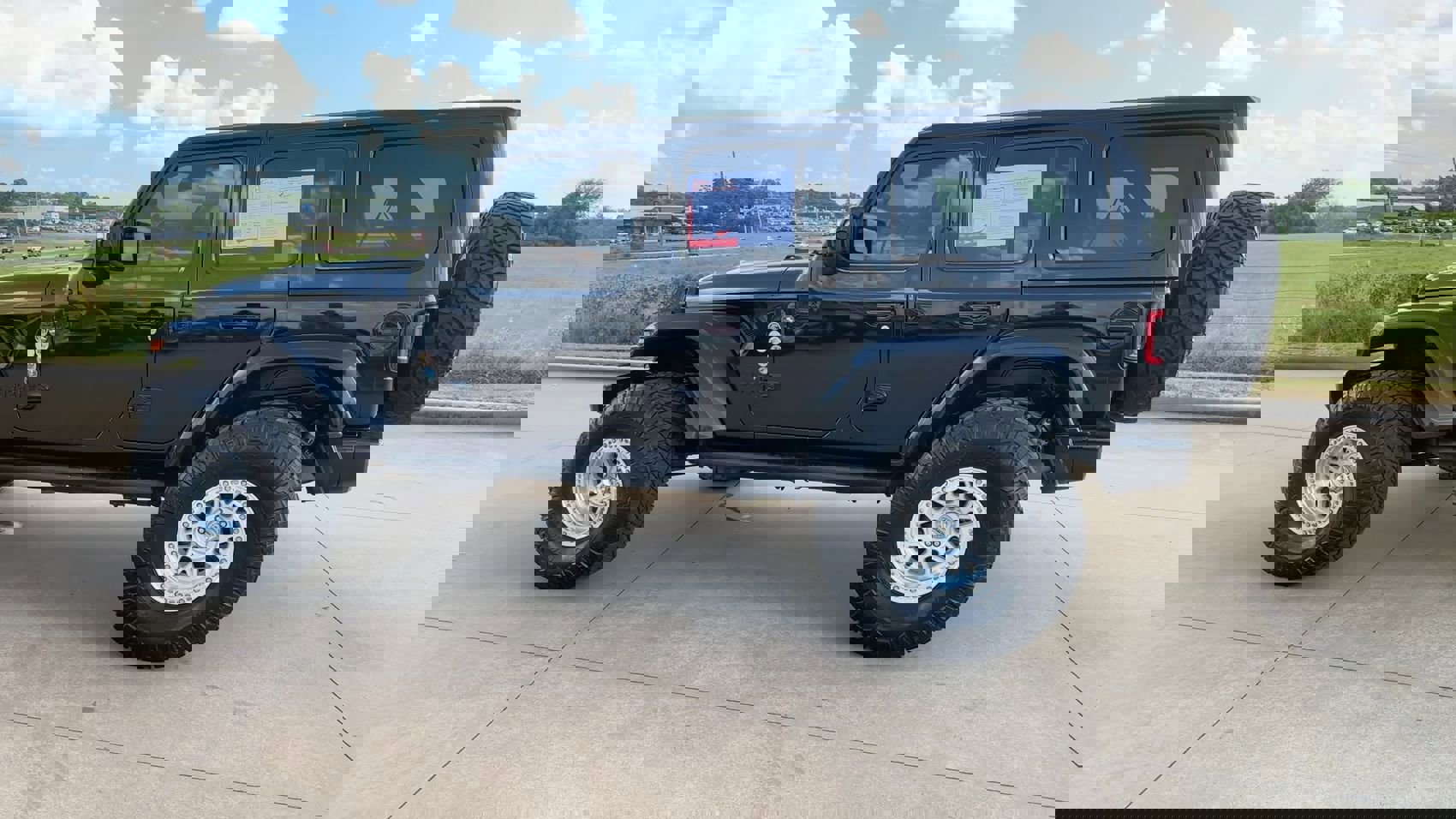 2020 Jeep Wrangler Unlimited Sahara High Altitude photo 6
