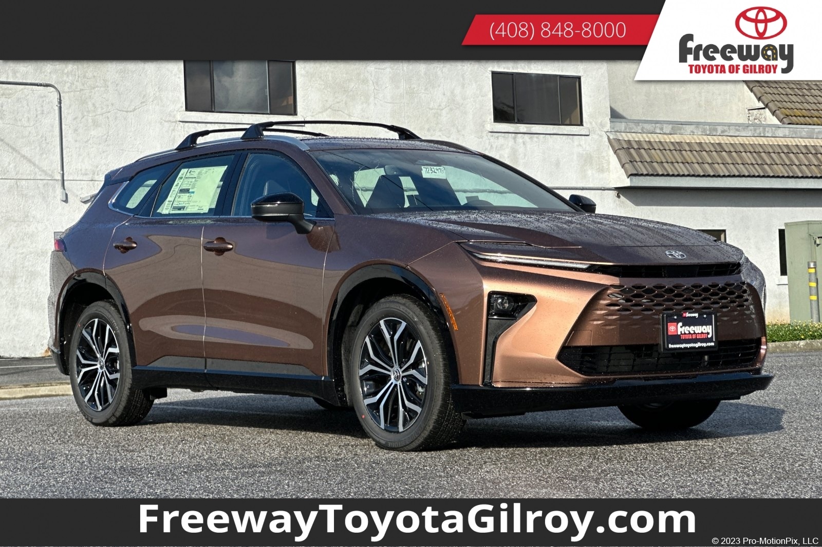 2025 Toyota Crown Signia XLE's photo