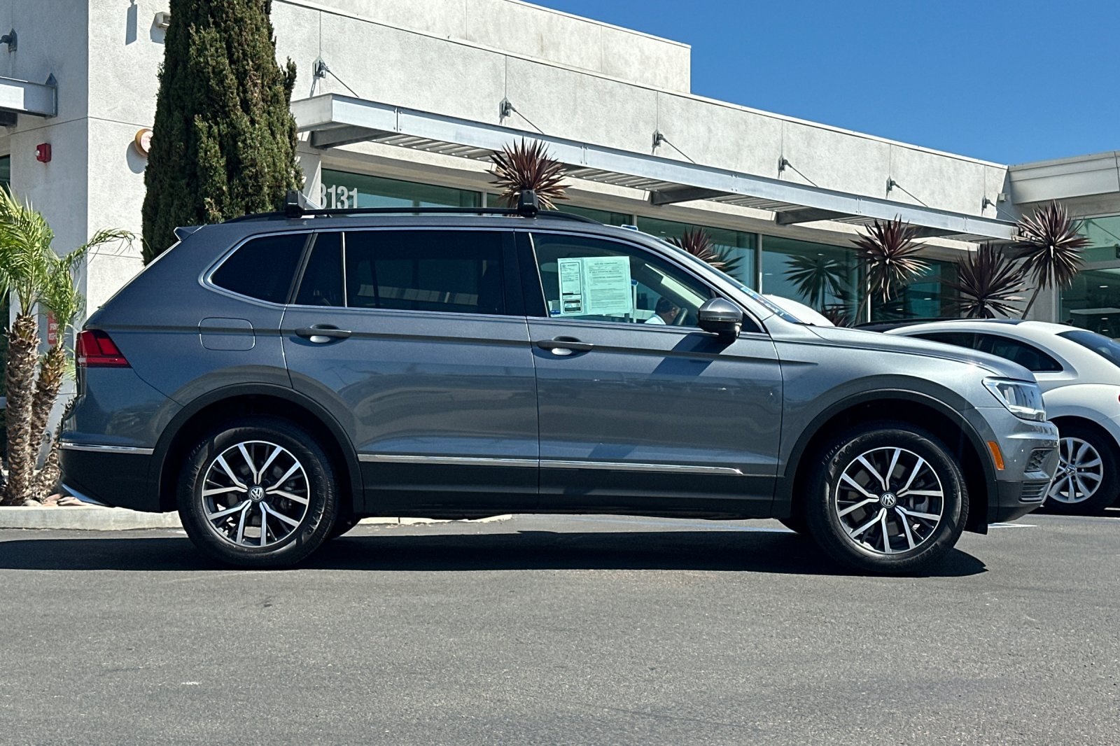 2020 Volkswagen Tiguan SE photo 3