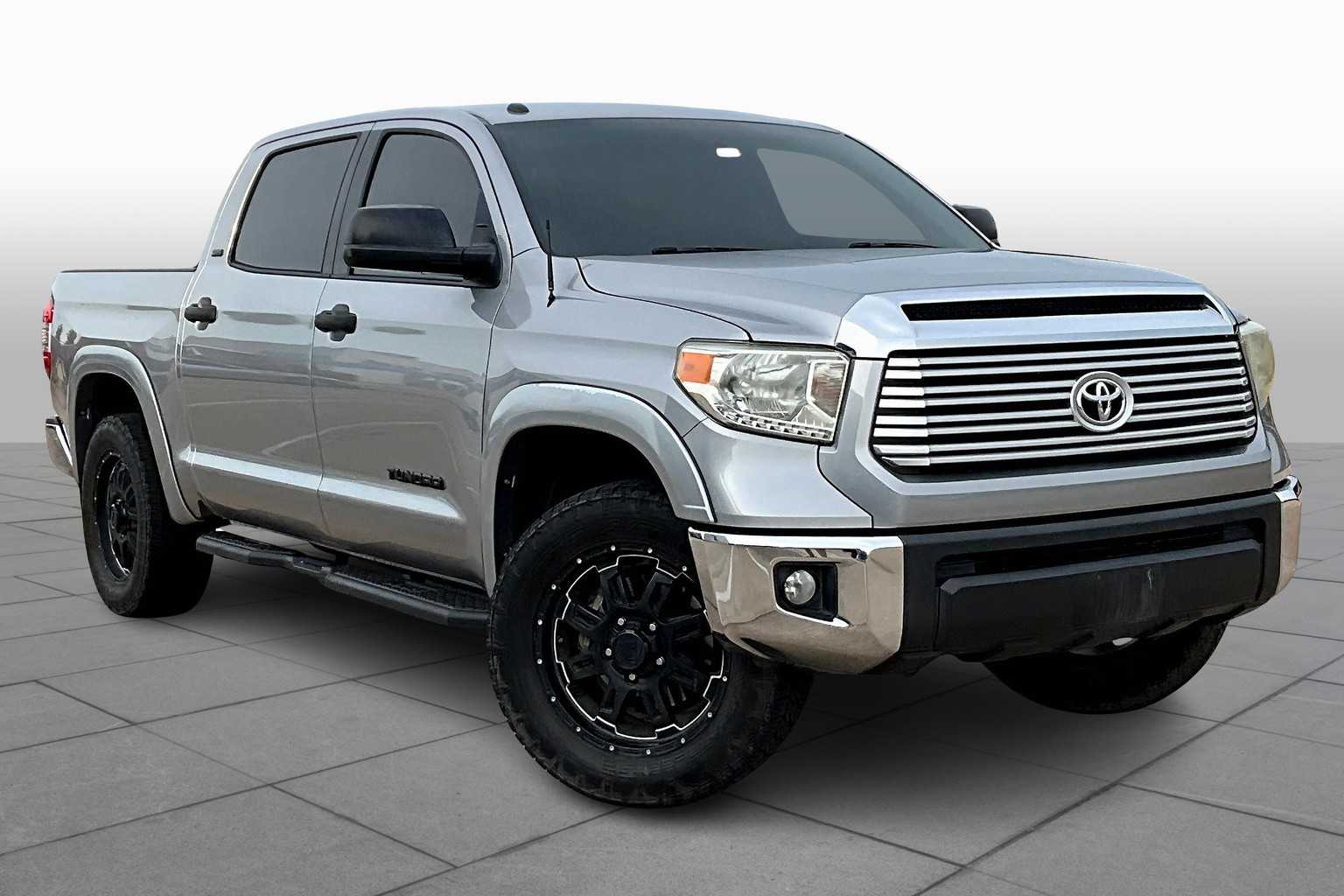 2017 Toyota Tundra SR5 photo 2