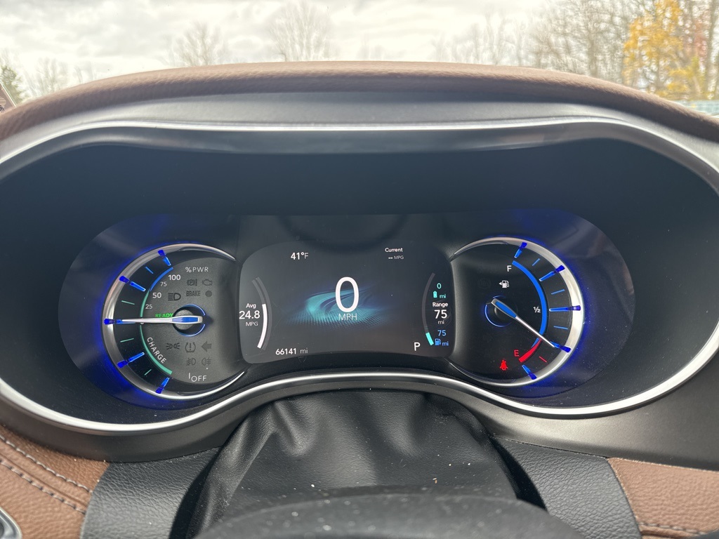 2020 Chrysler Pacifica Hybrid Limited photo 3