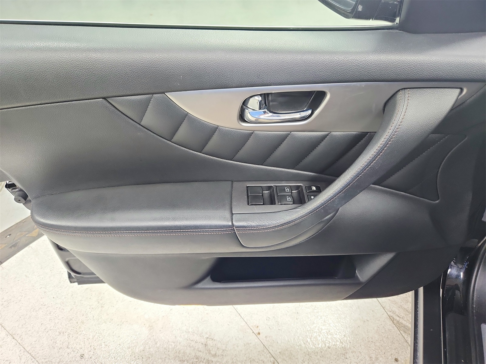 2017 Infiniti QX70 Base photo 28