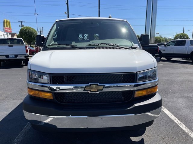 2025 Chevrolet Express Cargo 2500 photo 2